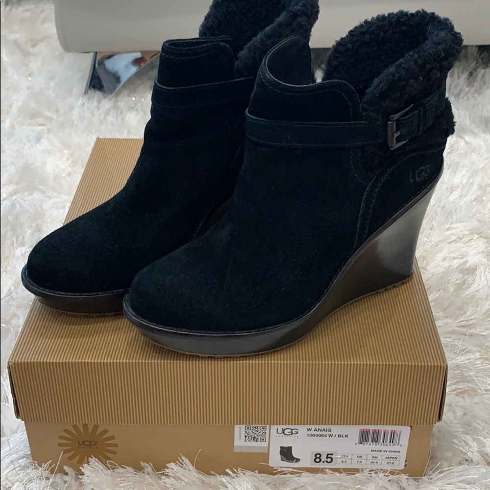 UGG ANIAS WEDGE BOOT BLACK USED